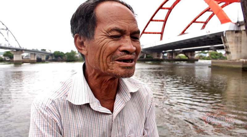 Ông Chúc kể chuyện tìm kiếm, trục vớt thi thể nam sinh.