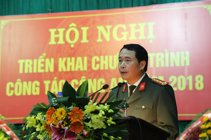 Đại tá Lê Quốc Hùng - UVTV Tỉnh uỷ, Bí thư Đảng uỷ, Giám đốc CA tỉnh phát biểu tại Hội nghị triển khai chương trình công tác Công an năm 2018.