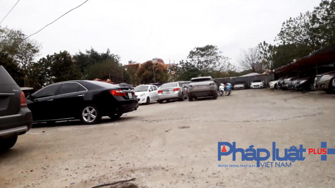 Bãi xe trái phép tại phường Nghĩa Đô quận Cầu Giấy, Hà Nội.