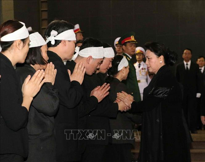 Chủ tịch Quốc hội Nguyễn Thị Kim Ngân chia buồn với gia quyến đồng chí Nguyễn Phúc Thanh.