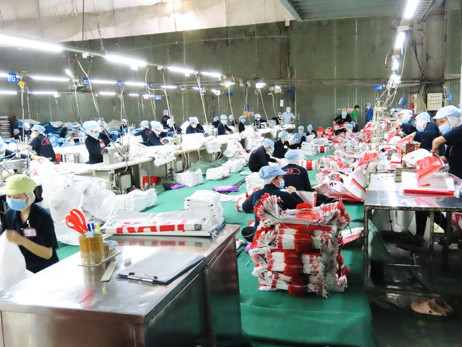 Doanh nghiệp luôn động viên, đồng hành cùng công nhân vượt qua khó khăn, đón Tết xum vầy.