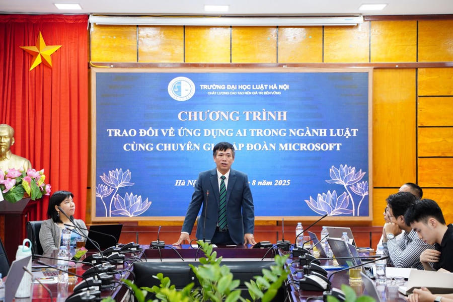 Một buổi tập huấn đổi chuyên đề về Ứng dụng Trí tuệ nhân tạo (AI) trong lĩnh vực pháp luật tại Trường Đại học Luật Hà Nội (ảnh: HLU)