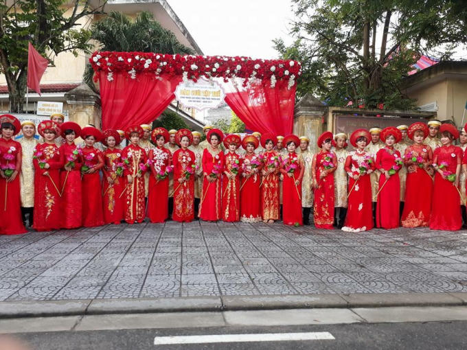 Ấn tượng đám cưới tập thể lần đầu tiên ở Huế. (Ảnh: NTH)