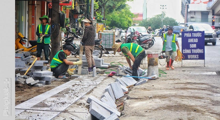Sở Giao thông vận tải Hà Nội yêu cầu tạm dừng thi công đào đường, hè các công trình trên địa bàn thành phố.
