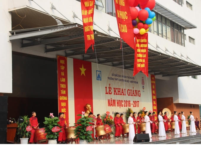 Tiết mục văn nghệ chào mừng năm học mới.