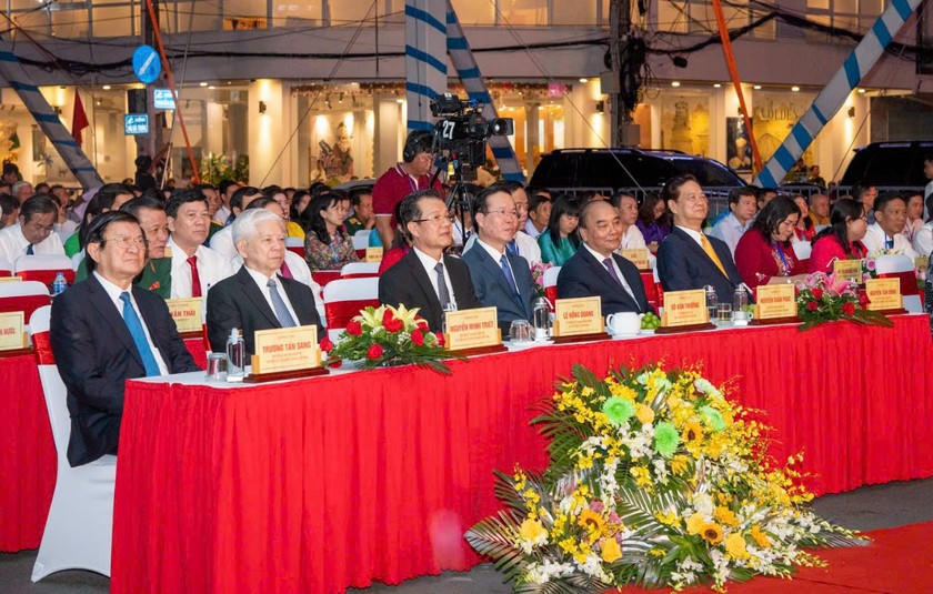 Toàn cảnh đại biểu tham dự lễ kỷ niệm 135 năm ngày sinh Chủ tịch Tôn Đức Thắng