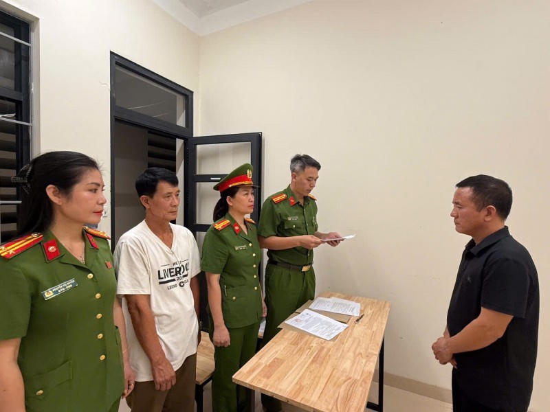 Cơ quan Cảnh sát điều tra Bộ Công an đọc lệnh bắt và khám xét đối với các bị can.