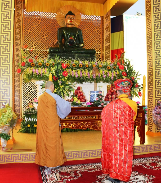 Tượng Phật ngọc hòa bình.