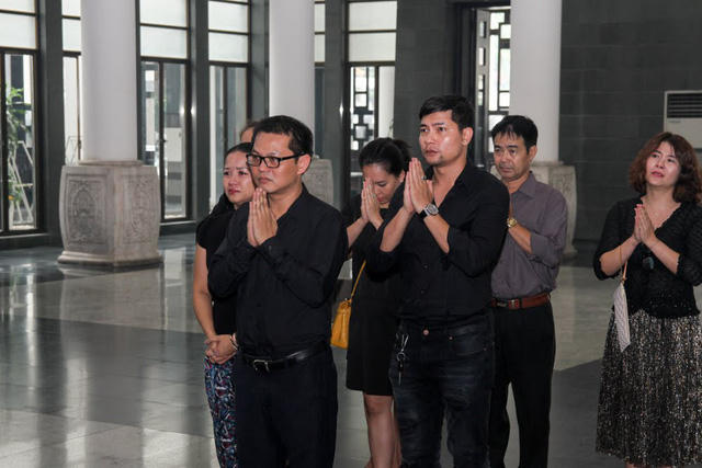 Nghệ sĩ nghẹn ng&agrave;o tiễn biệt đạo diễn Phạm Đ&ocirc;ng Hồng