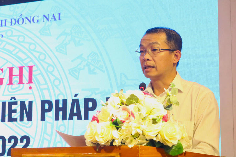 phó Giám đốc sở Tư pháp Đồng Nai Phan Quang Tuấn phát biểu tại hội nghị.