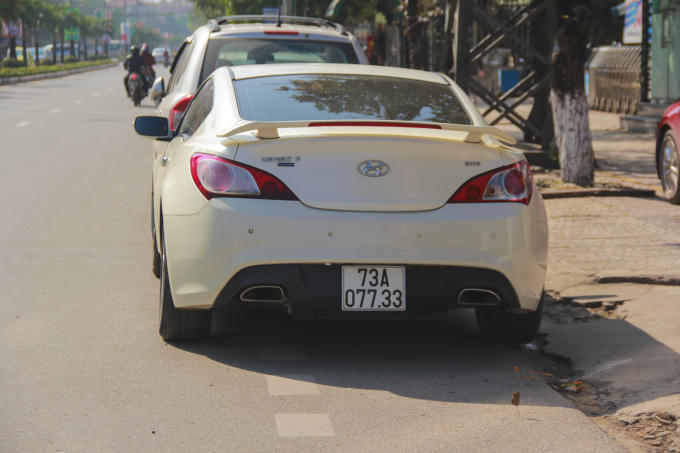 Xe sang mang "biển cặp" 77.33 trùng mã vùng xe 73.(Ảnh. Hải Long).