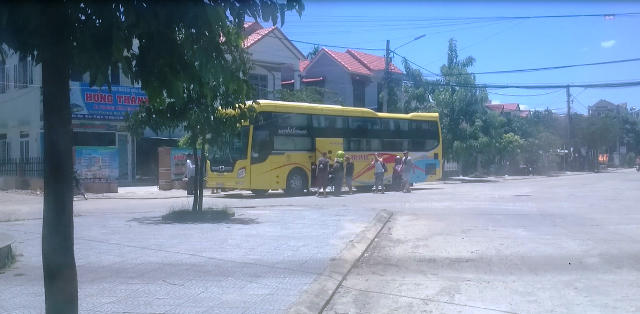 Chiếc xe này đang trả khách tại Văn phòng đại diện hay "bến"?