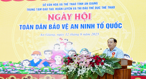 Đồng chí Nguyễn Thanh Phong, Phó Chủ tịch Thường trực UBND tỉnh phát biểu chỉ đạo