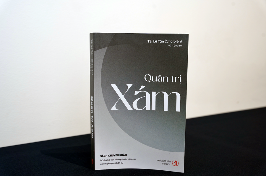 “Quản trị Xám” đề xuất một phương pháp tiếp cận quản trị hiện đại, nơi sự thay đổi tư duy, khả năng thích nghi và sự linh hoạt trong quản lý là chìa khóa để đối phó với các thách thức và tận dụng các cơ hội mới.