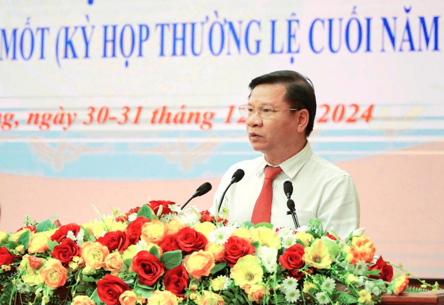 Giám đốc Sở Lao động - Thương binh và Xã hội tỉnh Kiên Giang Đặng Hồng Sơn phát biểu tại kỳ họp. Ảnh Khánh Thùy