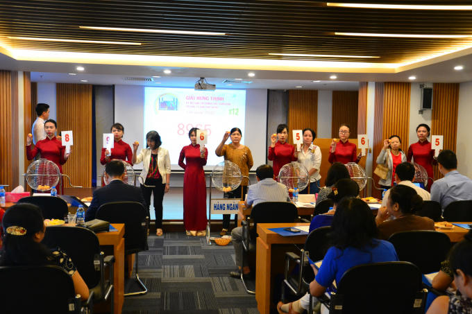 Quay số xác định người trúng thưởng.