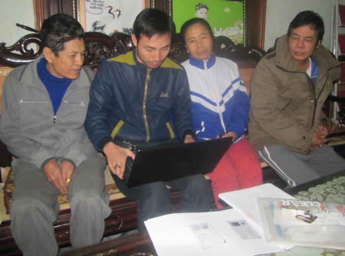 Các gia đình trót cho bà Mai vay tiền đang bức xúc trao đổi với PV Pháp Luật Plus.