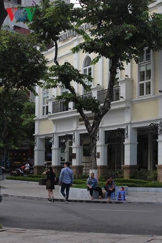 Trung tâm văn hóa Hồ Gươm số 2 Lê Thái Tổ cung cấp các thông tin cho du khách tìm hiểu về Hồ Hoàn Kiếm