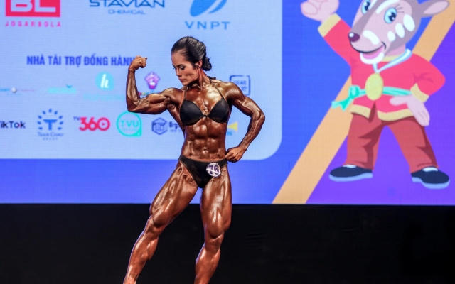 Đinh Kim Loan giành huy chương vàng bộ môn thể hình nữ Sea Games 31