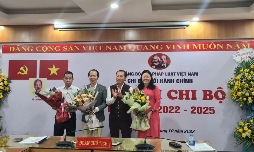 Chi uỷ chi bộ Khối hành chính nhiệm kỳ 2022-2025