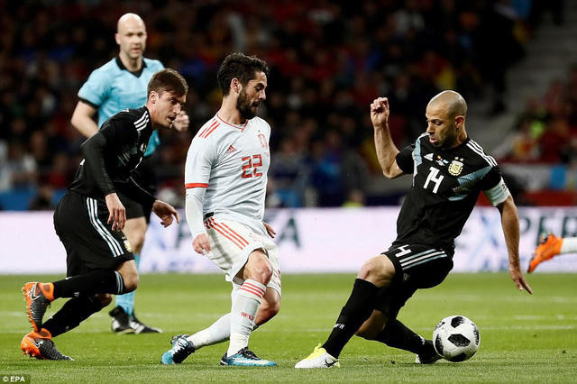 Isco có một trận đấu khá thành công. (Ảnh: EPA)