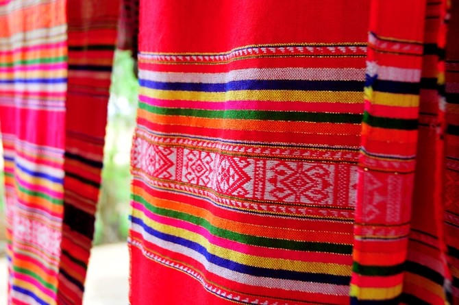 Nghề dệt thổ cẩm bằng khung cửi của người Thái ở Tây Bắc