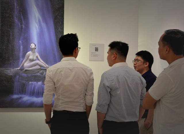 Đối tượng đến xem triển lãm vô cùng đa dạng và phong phú.