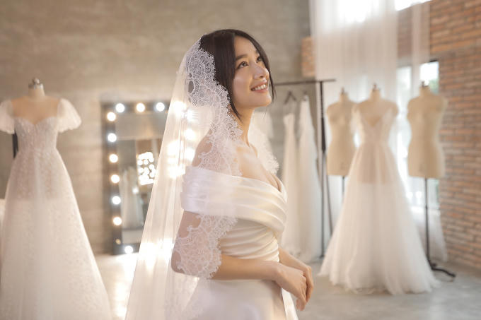 Nhã Phương đích thị là cô dâu của năm khi diện những thiết kế váy cưới trong mơ của mọi cô gái