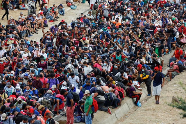 Guatemala cũng điều xe buýt và xe tải tới để chở những người di cư Honduras tình nguyện quay về quê nhà.