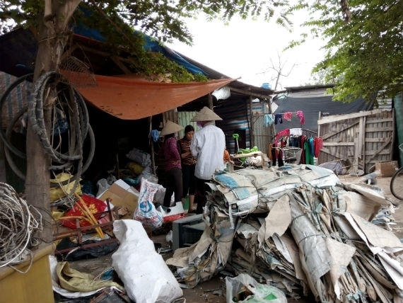 Điểm thu mua phế liệu luôn tích trữ những vật dụng dễ cháy, nổ nhưng chủ những cơ sở này không hề có khái niệm về phòng cháy chữa cháy.