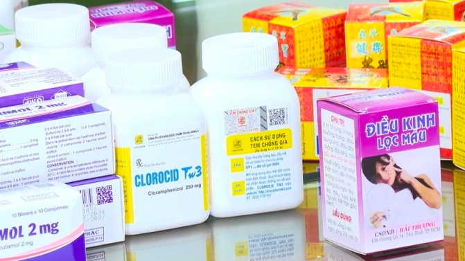Các loại thuốc giả bị công an Thanh Hoá phát hiện, thu giữ.