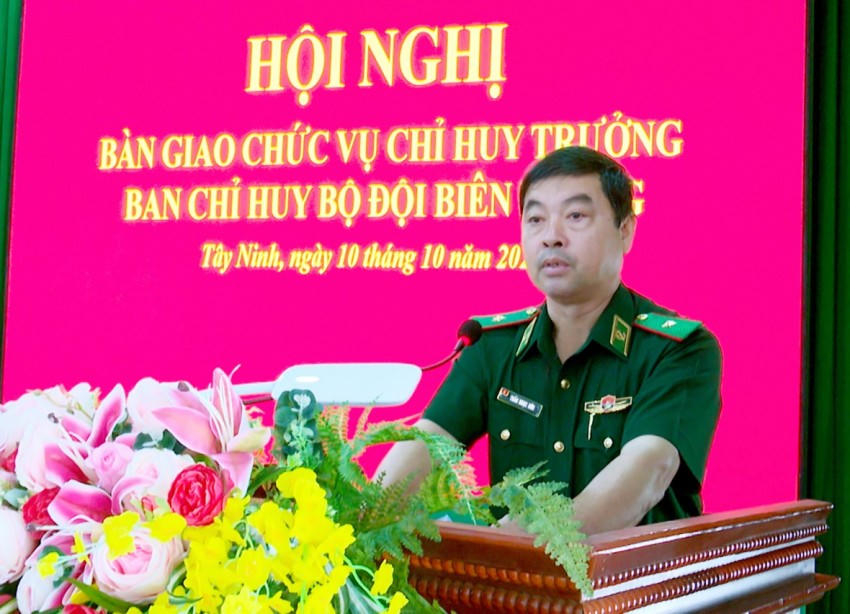 Thiếu tướng Trần Ngọc Hữu phát biểu giao nhiệm vụ