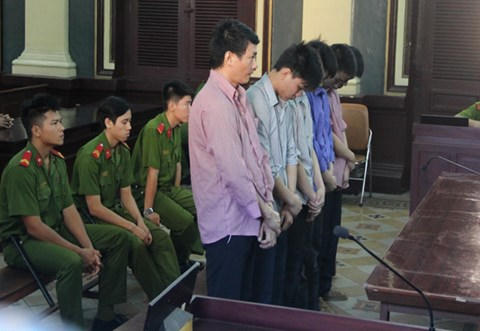 Các bị cáo tại tòa. (Ảnh: báo An ninh thủ đô)