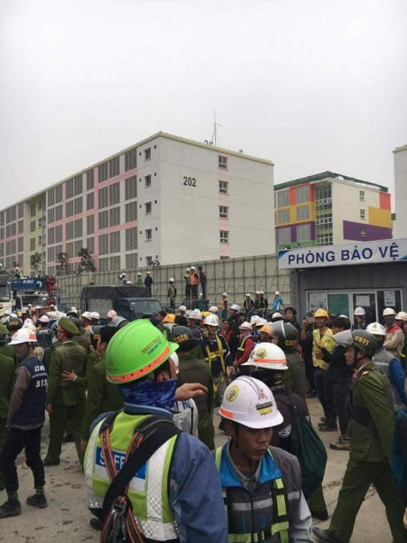 Công an có mặt tại hiện trường ngăn chặn tình trạng hỗn loạn.