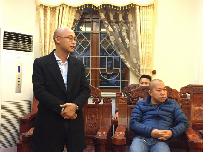 Nhà báo Vũ Quang - Thư ký Toà soạn điện tử Pháp luật Plus chia sẻ với lãnh đạo UBND huyện Hiệp Hoà.