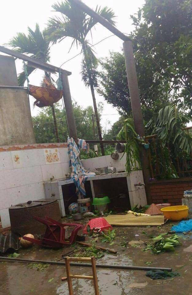 Tại huyện Minh Hóa, nhiều ngôi nhà bị tốc mái. Ảnh: Phan Ba