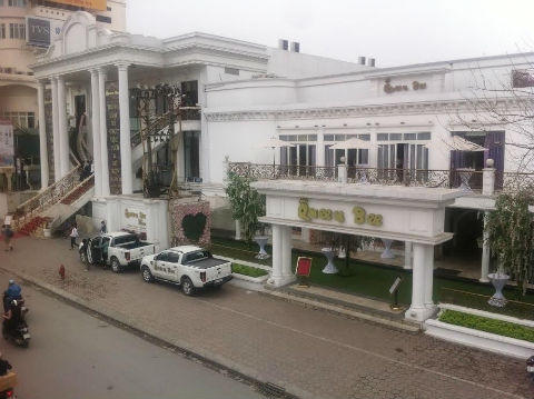 Nhà hàng Queen Bee.