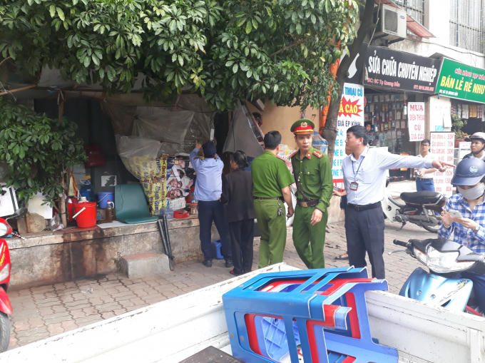 Xử lý nghiêm các trường hợp lấn chiếm vỉa hè để kinh doanh, buôn bán.