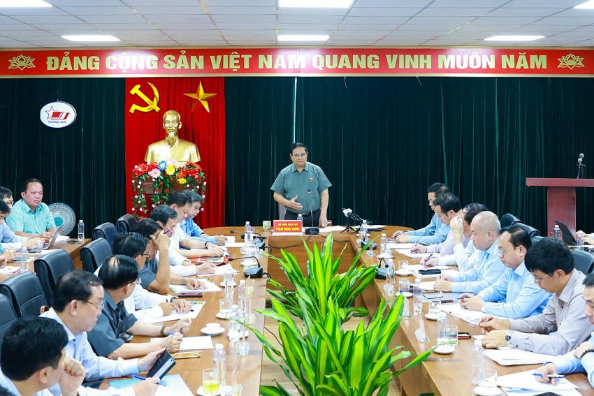 Thủ tướng làm việc với các bộ, ngành, địa phương và các chủ đầu tư, ban quản lý dự án, nhà thầu thi công các dự án - Ảnh: VGP.