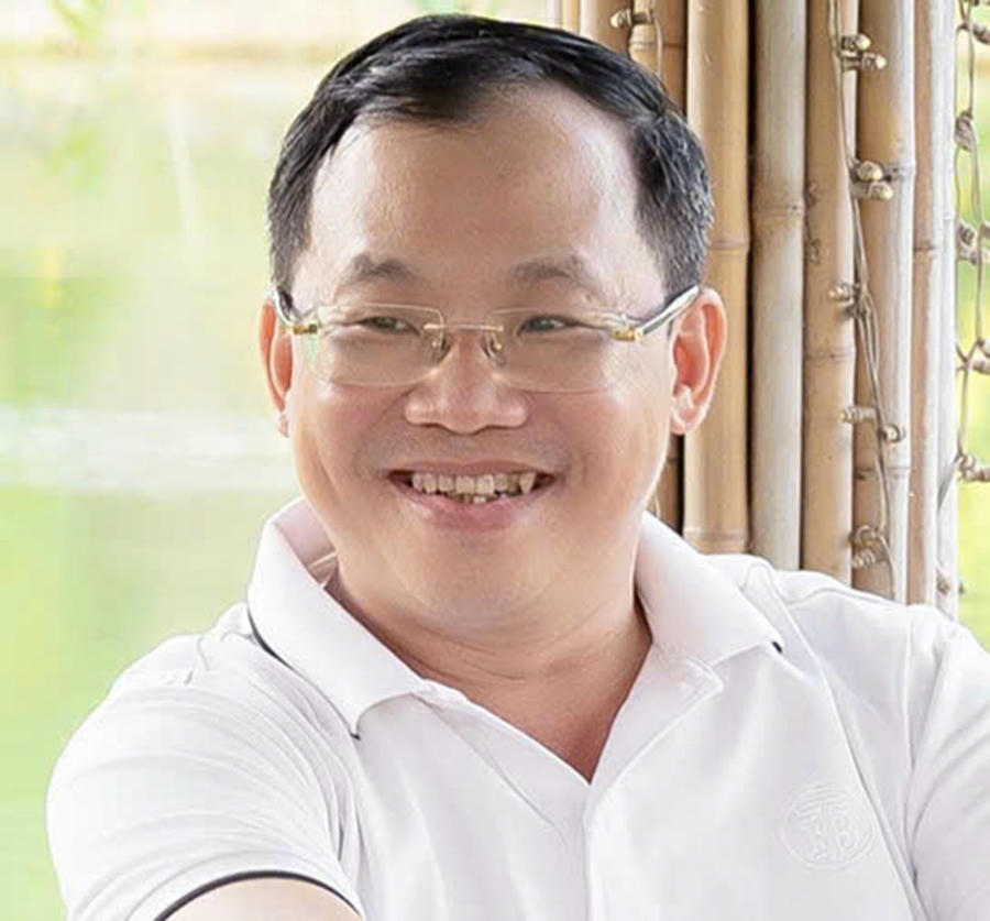 Nhà báo Chí Công.