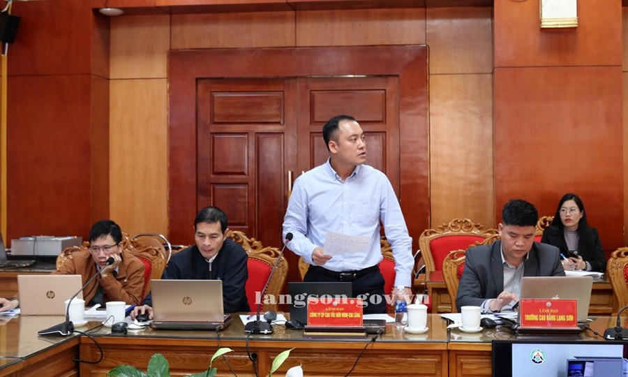 Đại diện Công ty cổ phần BOT Hữu Nghị - Chi Lăng phát biểu.