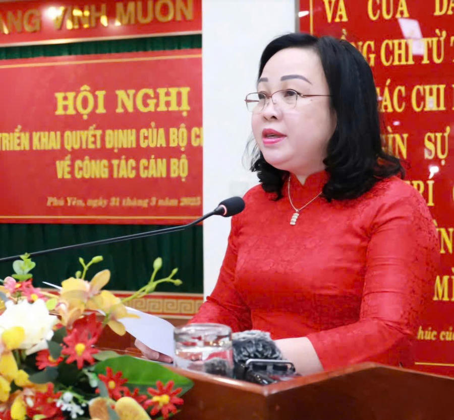 Tân Bí thư Tỉnh ủy Phú Yên Cao Thị Hòa An phát biểu nhận nhiệm vụ. Ảnh: Hà My