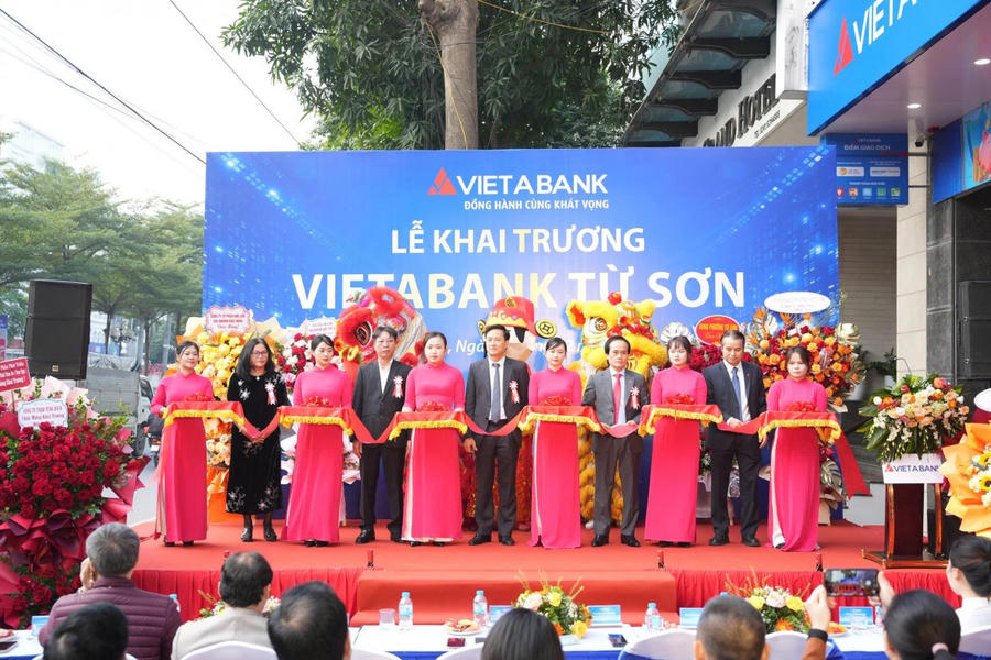Nghi thức cắt băng khai trương PGD VIETABANK Từ Sơn.