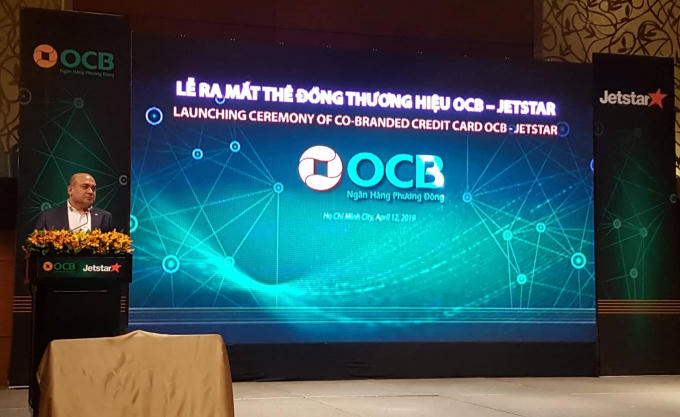 Ông Sanjay Chakrabarty, Phó Tổng Giám đốc Ngân hàng TM CP Phương Đông phát biểu tại buổi lễ.