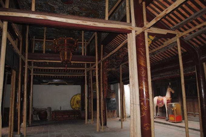 Được biết, để làm hệ thống chằng chống này tạm bợ này, huyện Nam Đàn đã trích ngân sách và quyên góp của các nhà hảo tâm 100 triệu đồng. Ảnh Duy Ngợi