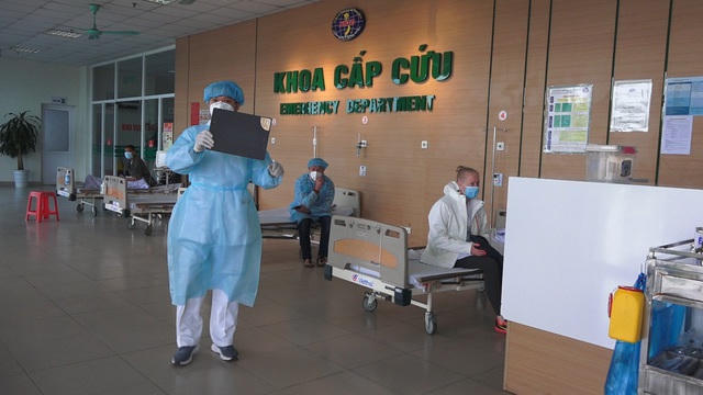 Những ngày căng thẳng dịch bệnh, có gần 200 nhân viên y tế ăn, ngủ tại bệnh viện, túc trực, sẵn sàng tiếp nhận các ca nghi nhiễm, ca mắc Covid-19 điều trị.