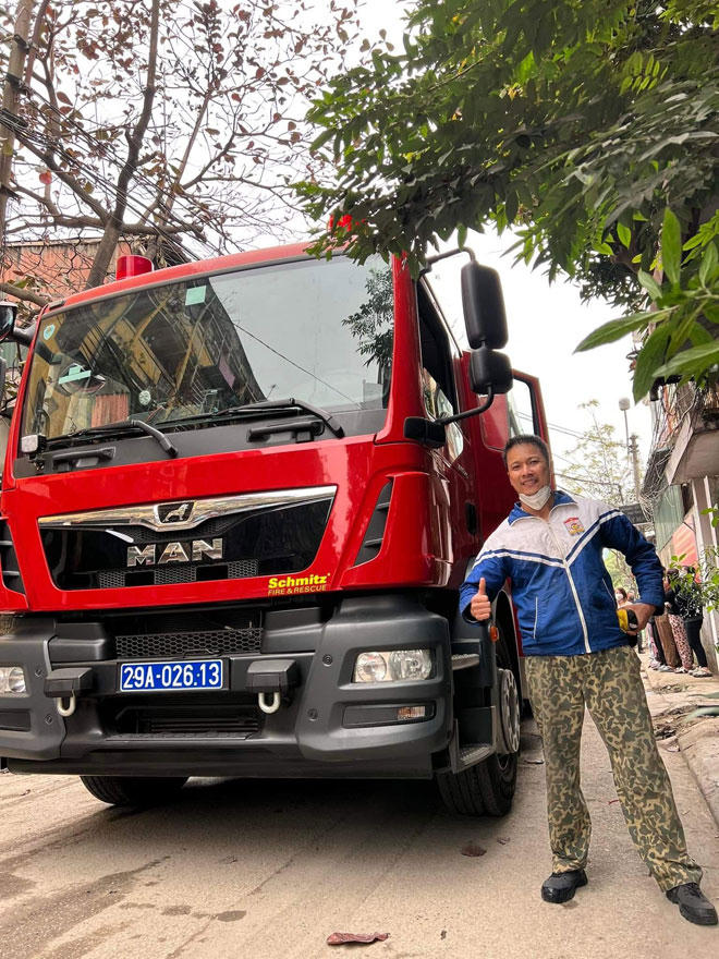 Anh Trung Văn Nam (SN 1988, quê ở Thanh Hoá) sau khoảnh khắc giải cứu cháu bé.
