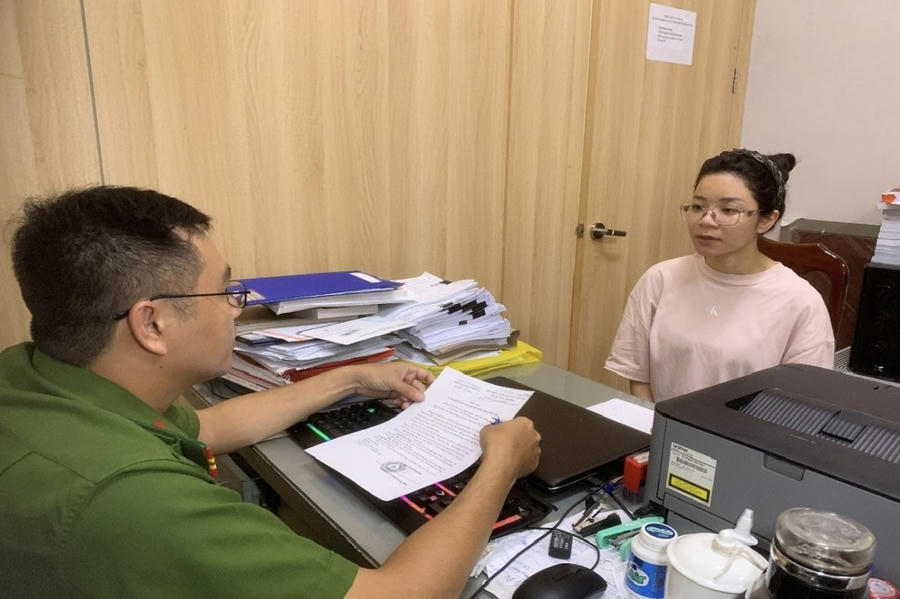 Đối tượng Bùi Thị Thanh Nga tại cơ quan công an.