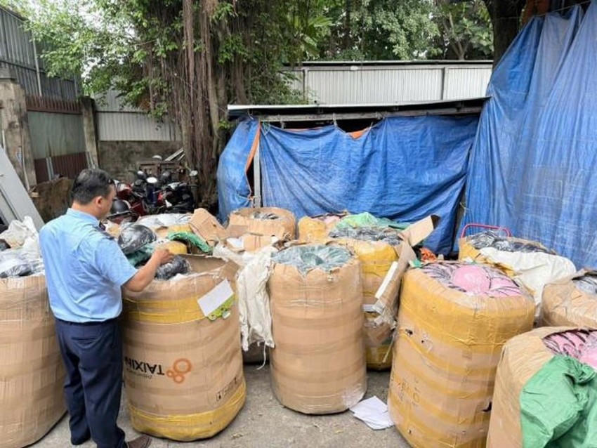 Bắt giữ hơn 5.000 mũ bảo hiểm không hóa đơn, chứng từ, nguồn gốc.