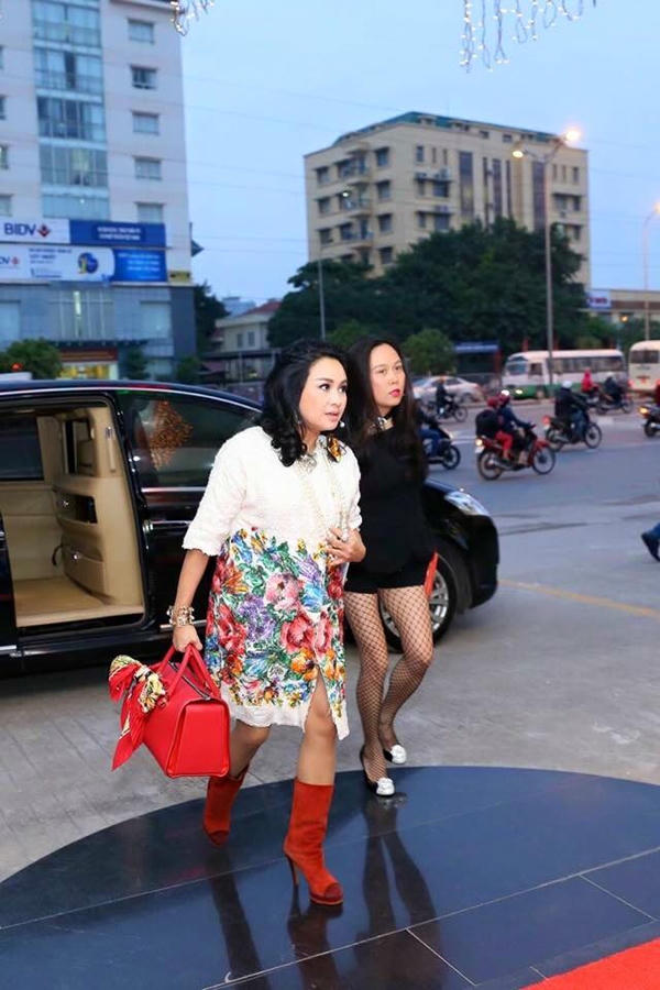 Doanh nhân người Thanh Hóa đến dự sự kiện cùng ca sĩ Thanh Lam. Ảnh: Internet